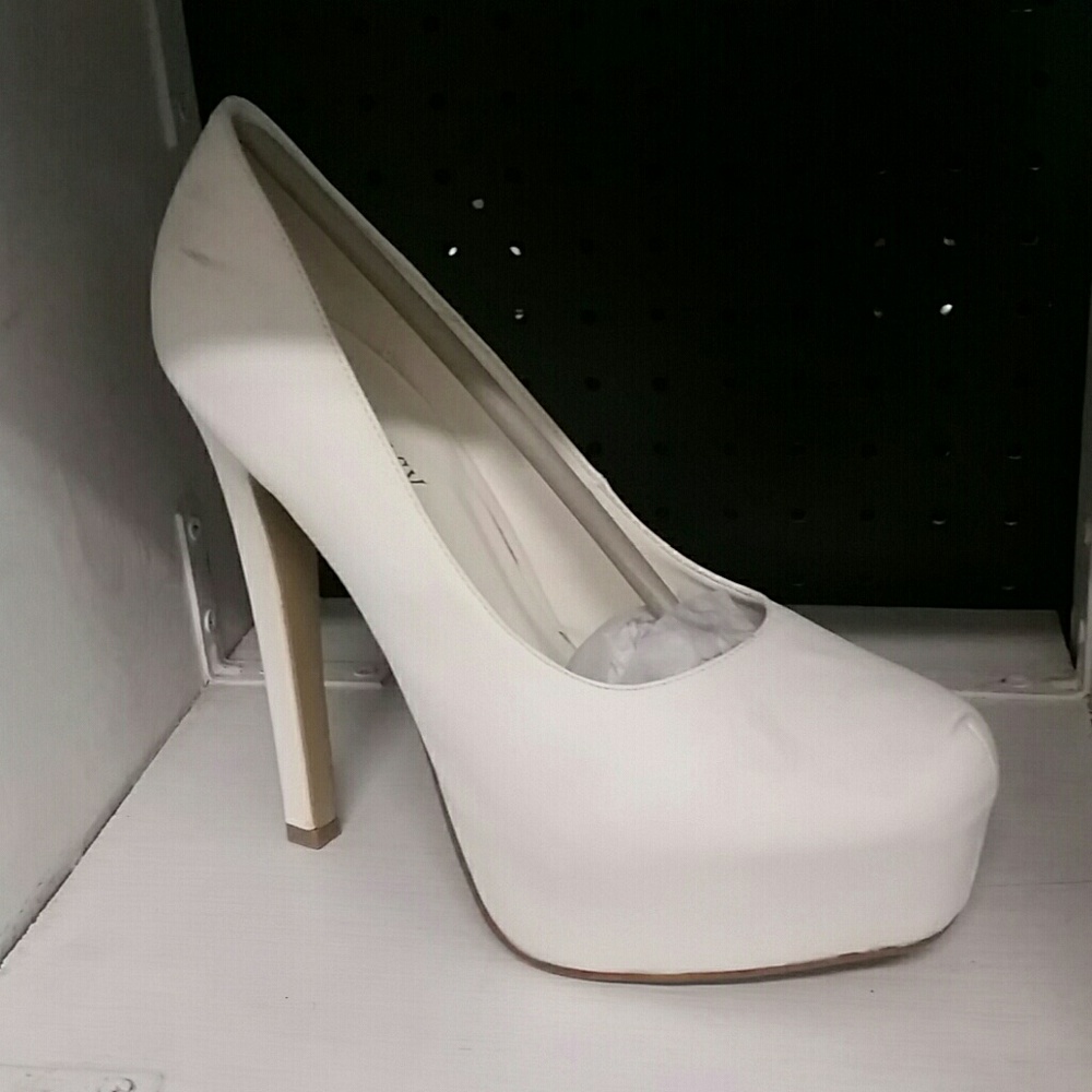 Delicacy platform pumps